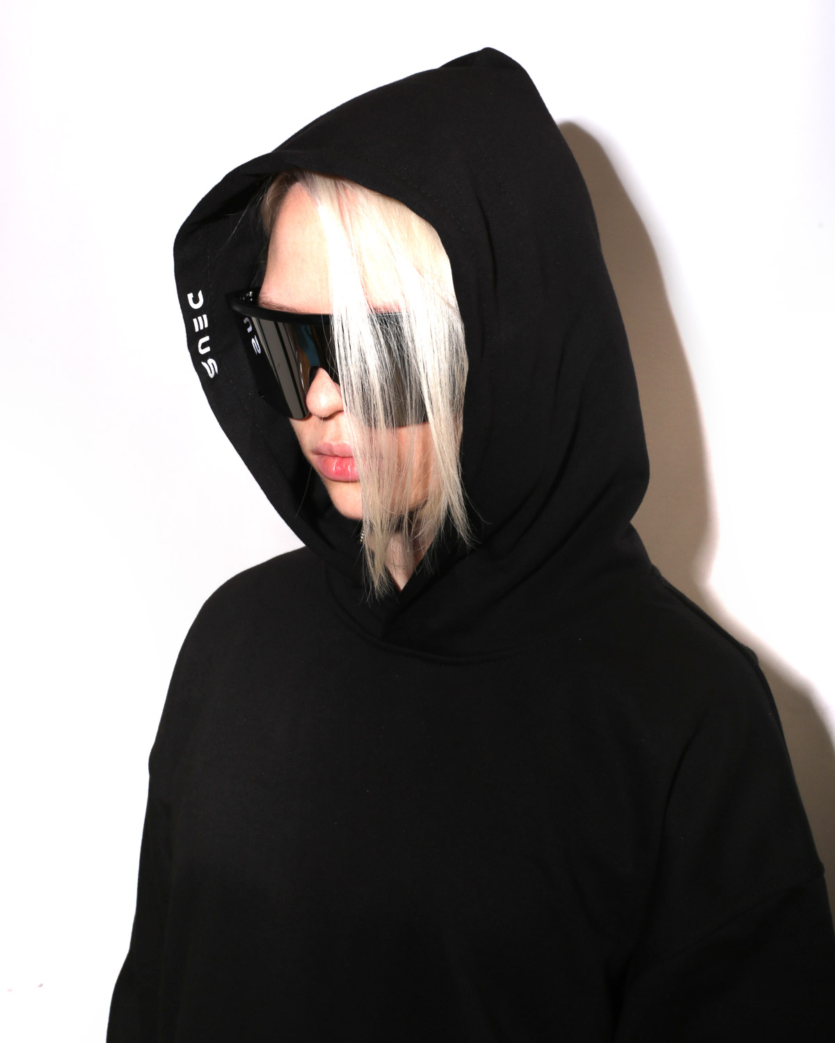 deus-hoodie-6.jpg